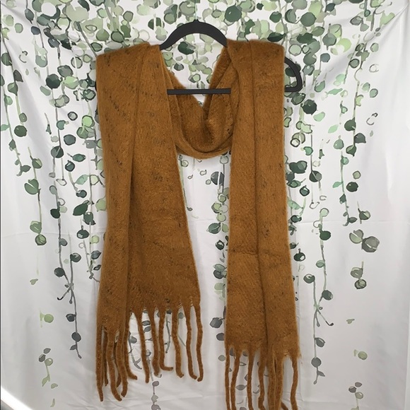UO Cozy Scarf - Picture 2 of 4